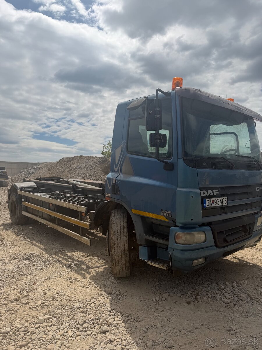 Daf nosič kontajnerov - 2