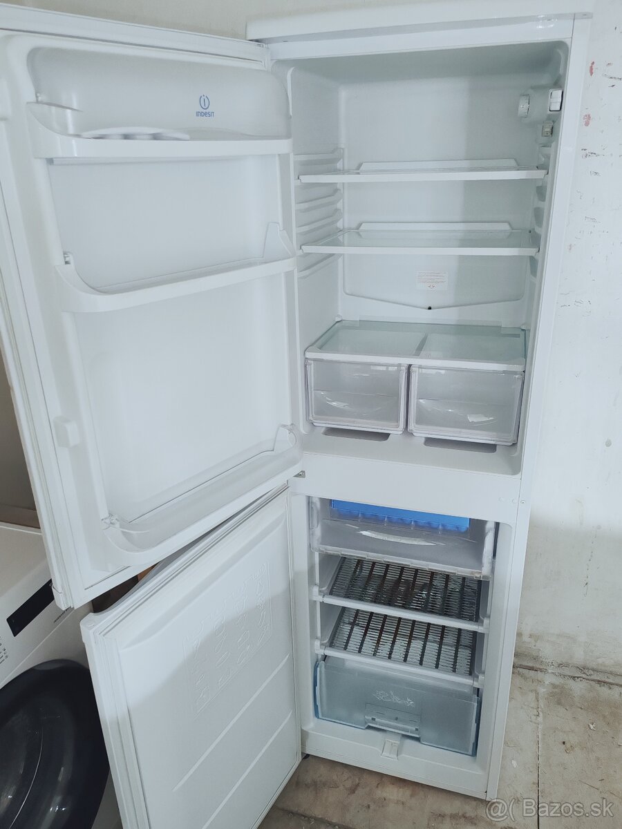 Predám chladničku Indesit 174cm - 2