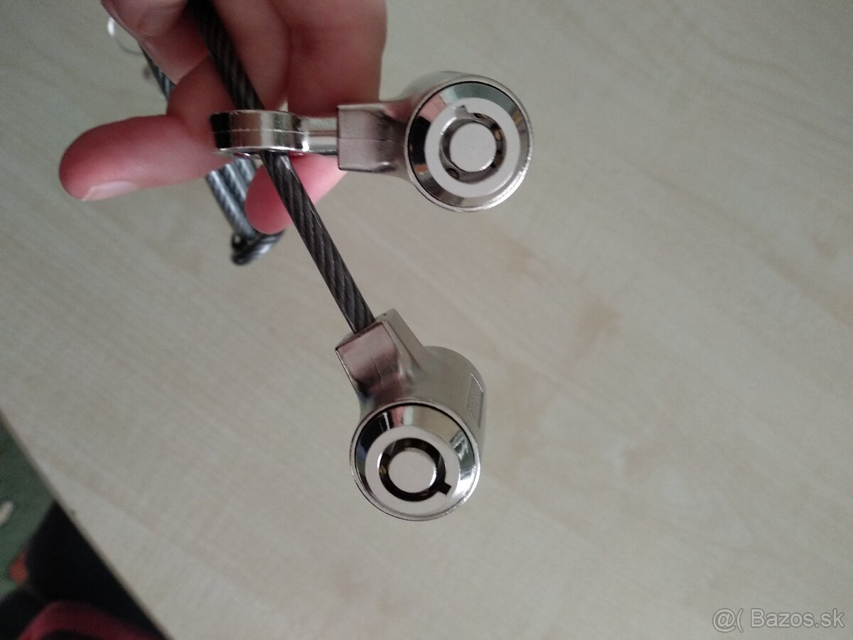 Predám zámok na notebook - 2