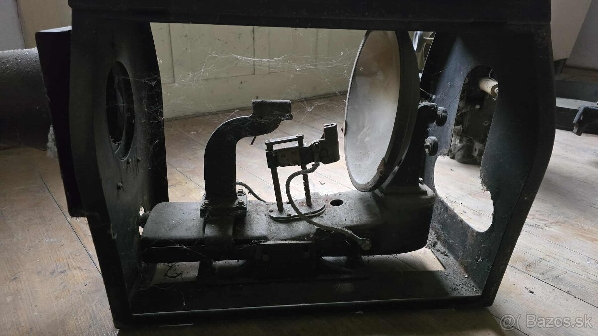 Starý filmový premietač Schilling Guyla + originálny objektí - 2