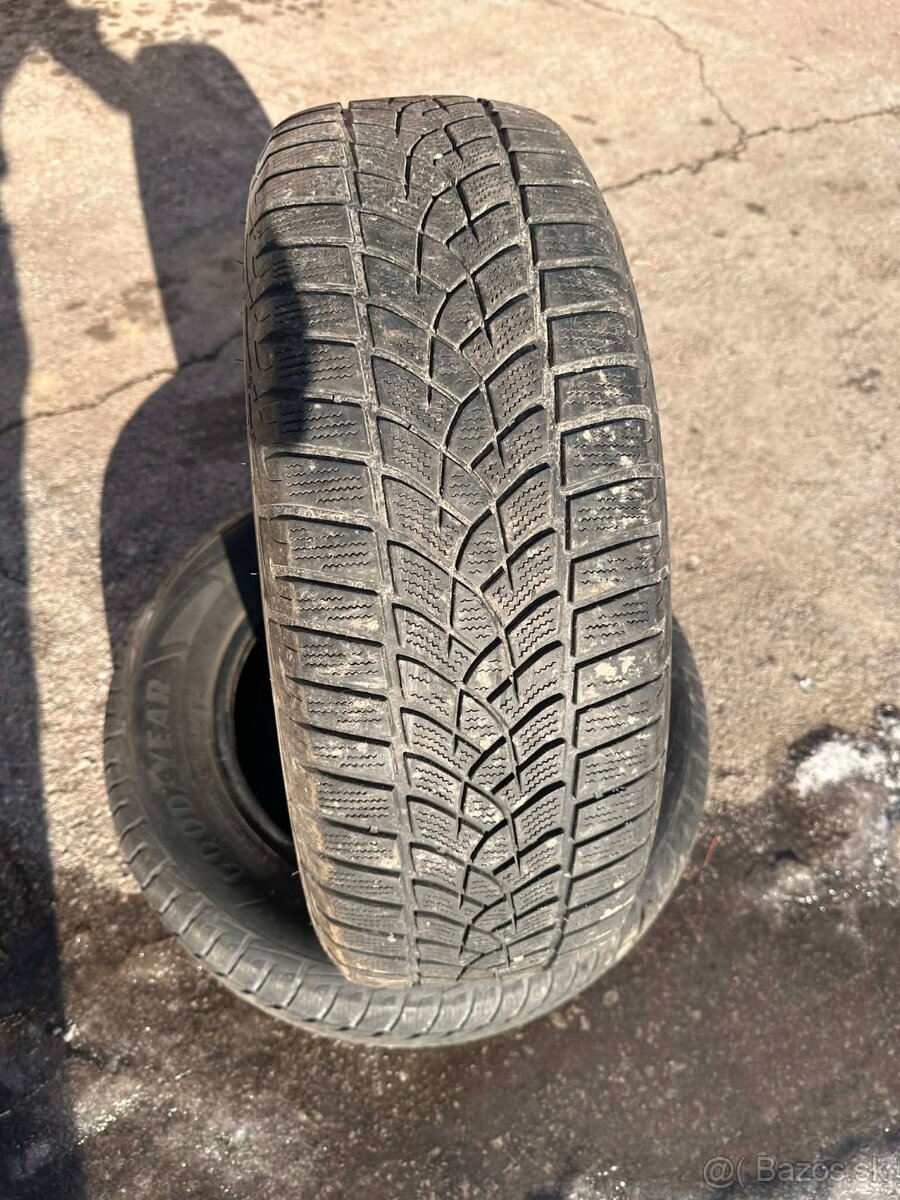 Goodyear 215/65R16 - 2