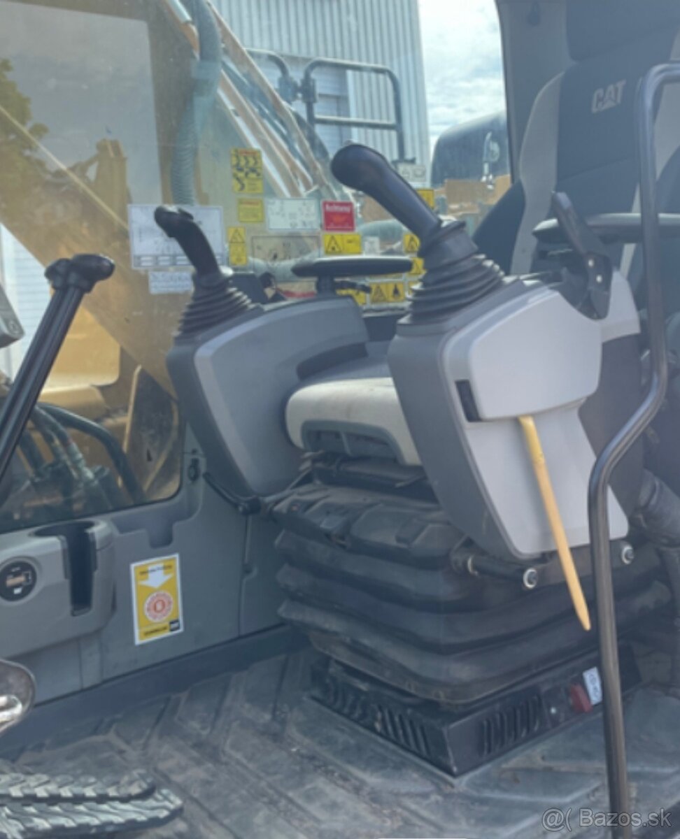 pásové rýpadlo CAT 326FLN - 2