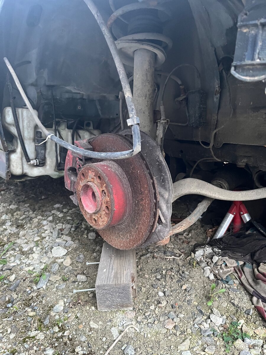 Rozpredám BMW E39 orientblau - 2