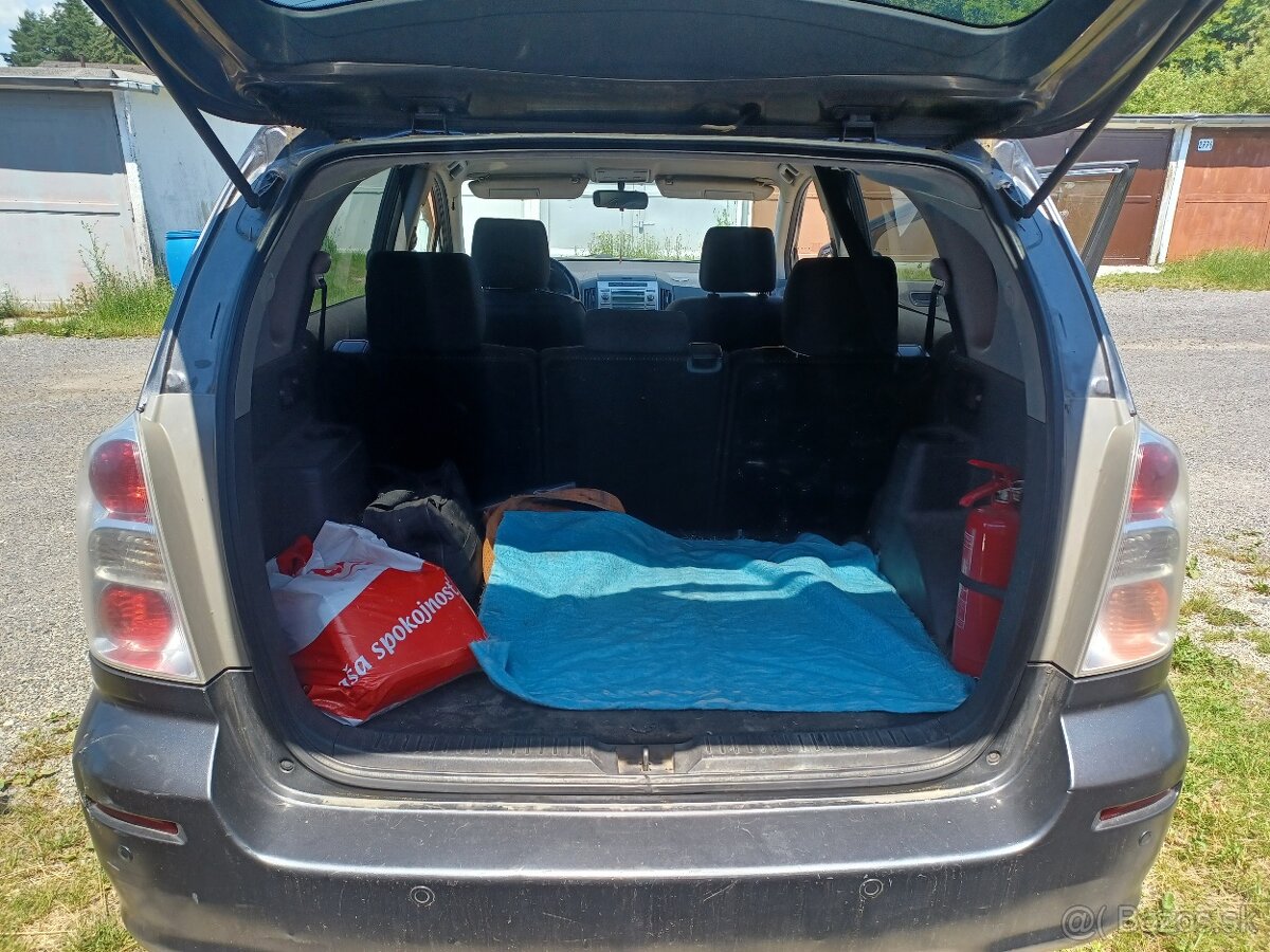Corolla Verso 2,2D r.2009 - 2