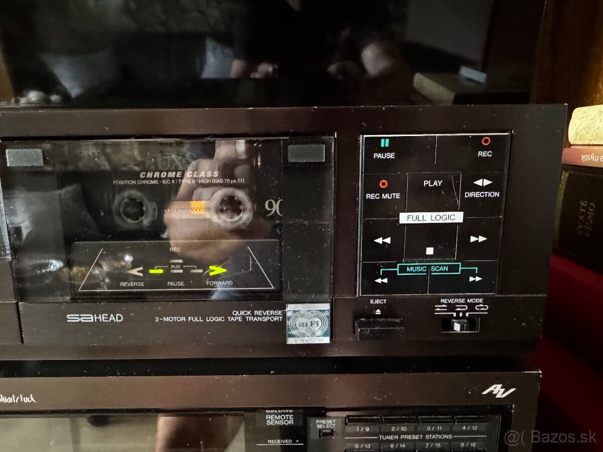 JVC KD V400 - 2