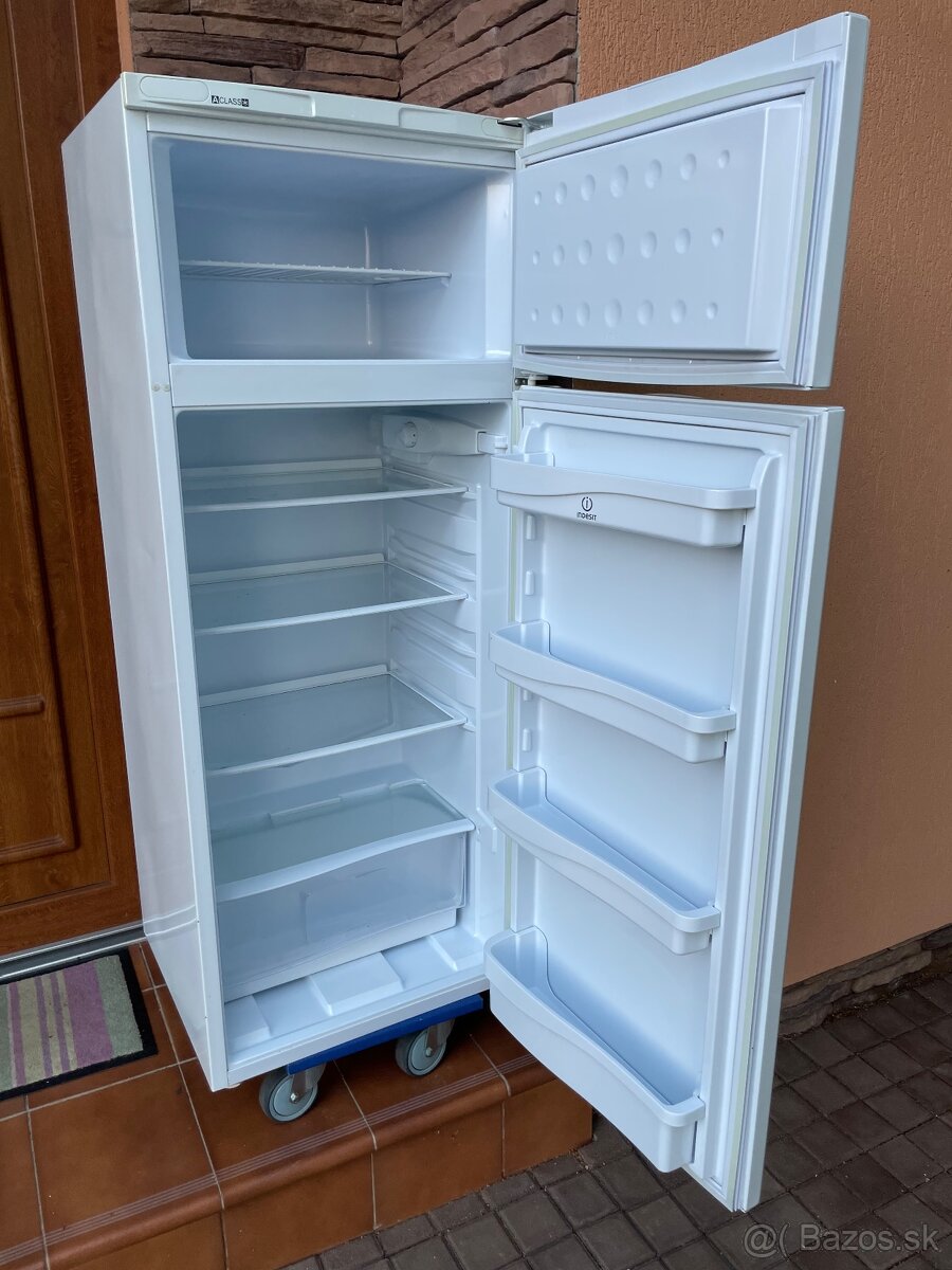 Chladnička s mrazničkou - INDESIT - 2