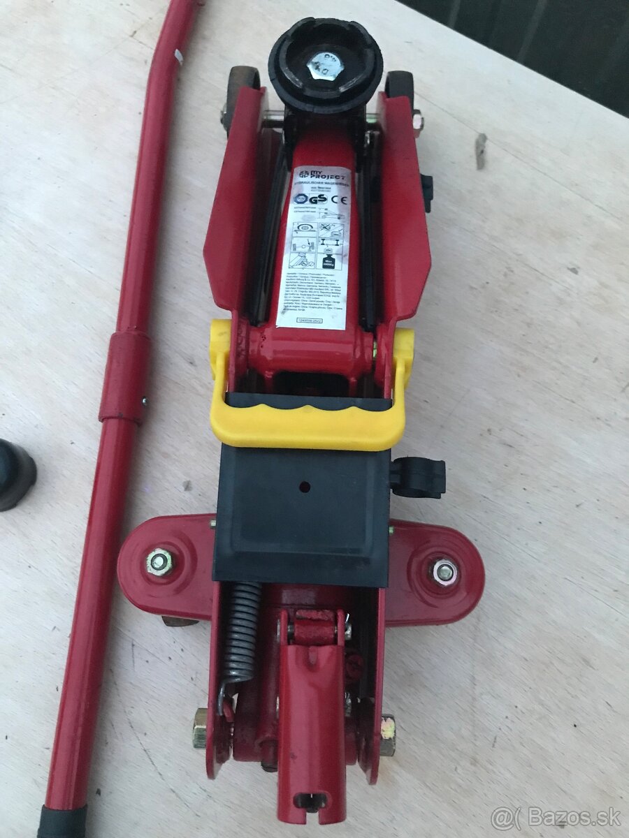 Zdvihá hydraulický - 2