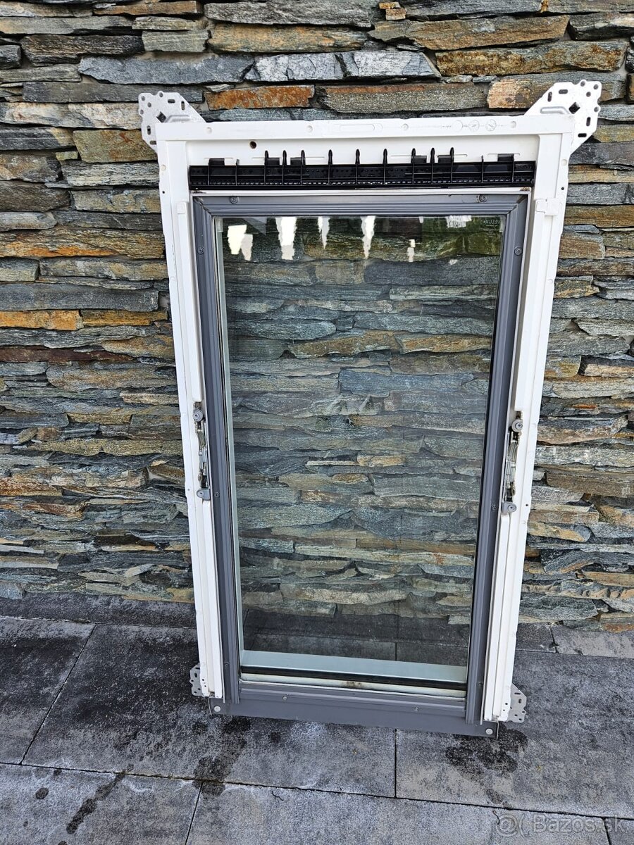 Plastová střešní okna Velux 2 ks – kompletní s rámy - 2