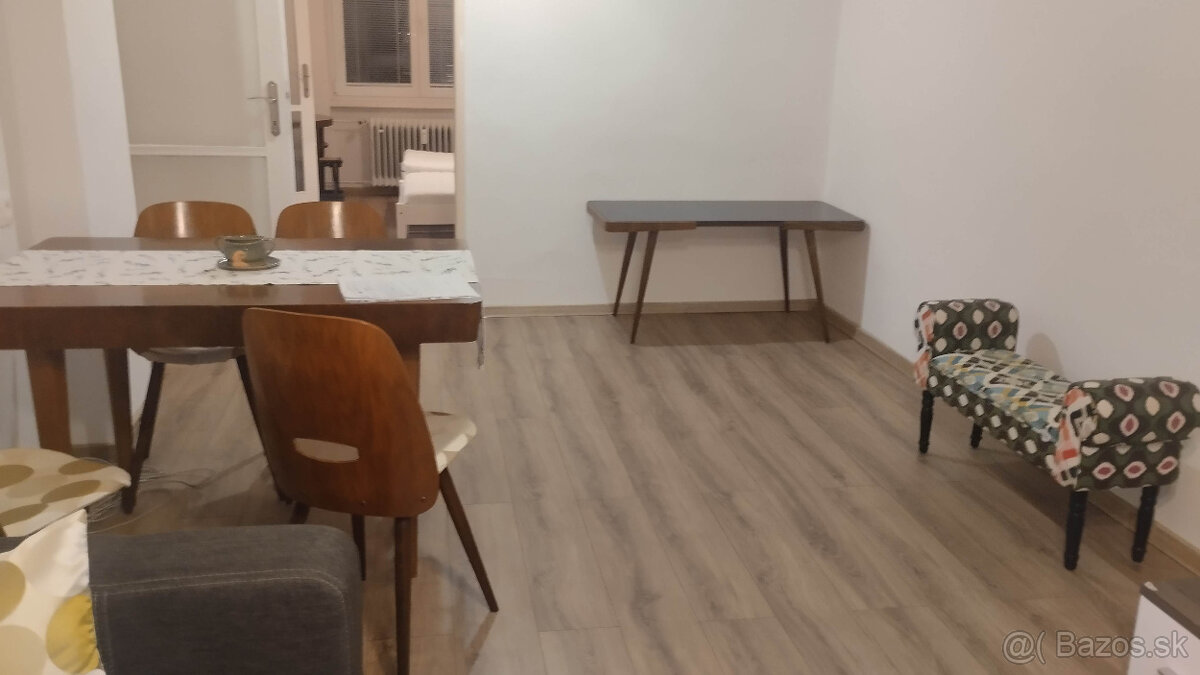 2-izbový byt s balkónom, internetom, centrum - 2