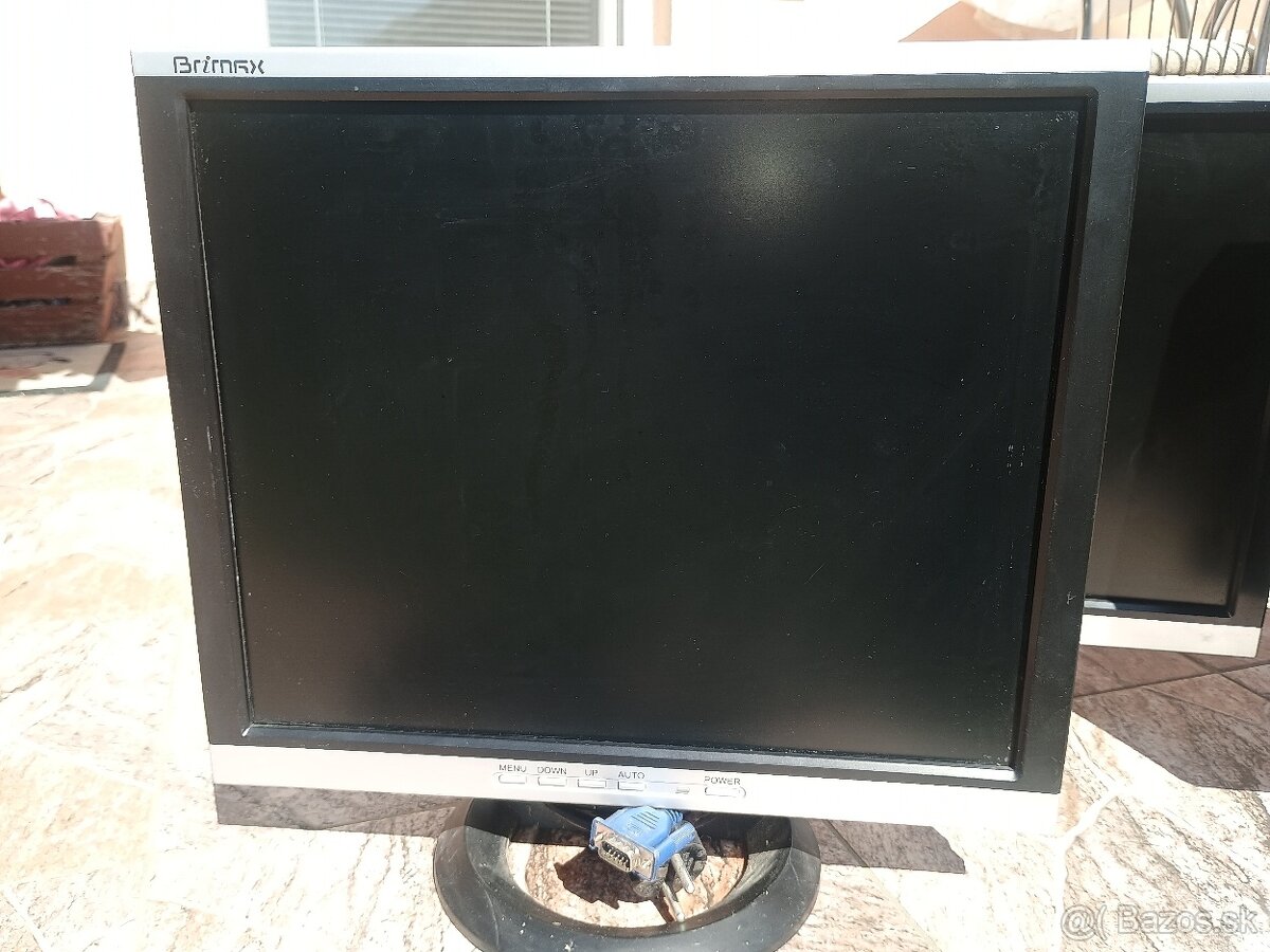 17 palcove monitory - 2