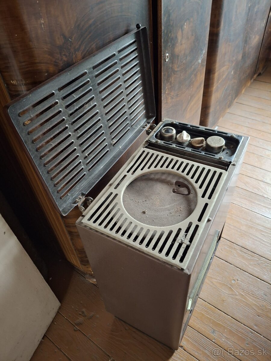 Starý petrolejovy/naftový ohrievač - 2