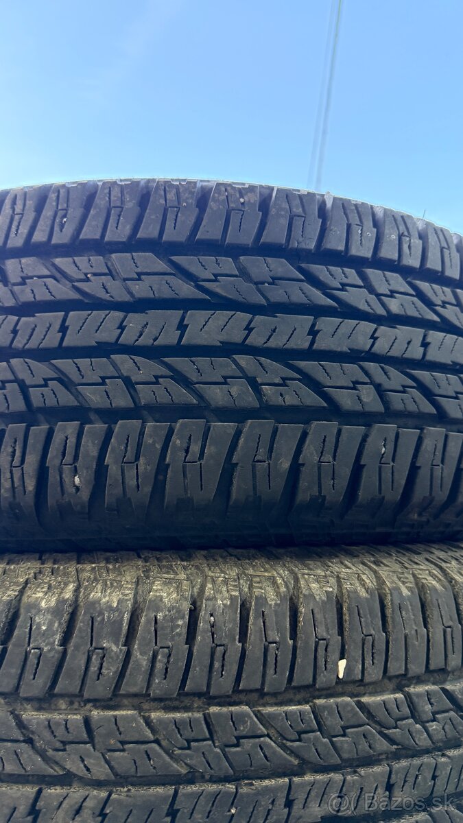 A/T 235/70 r17 sada Yokohama - 2