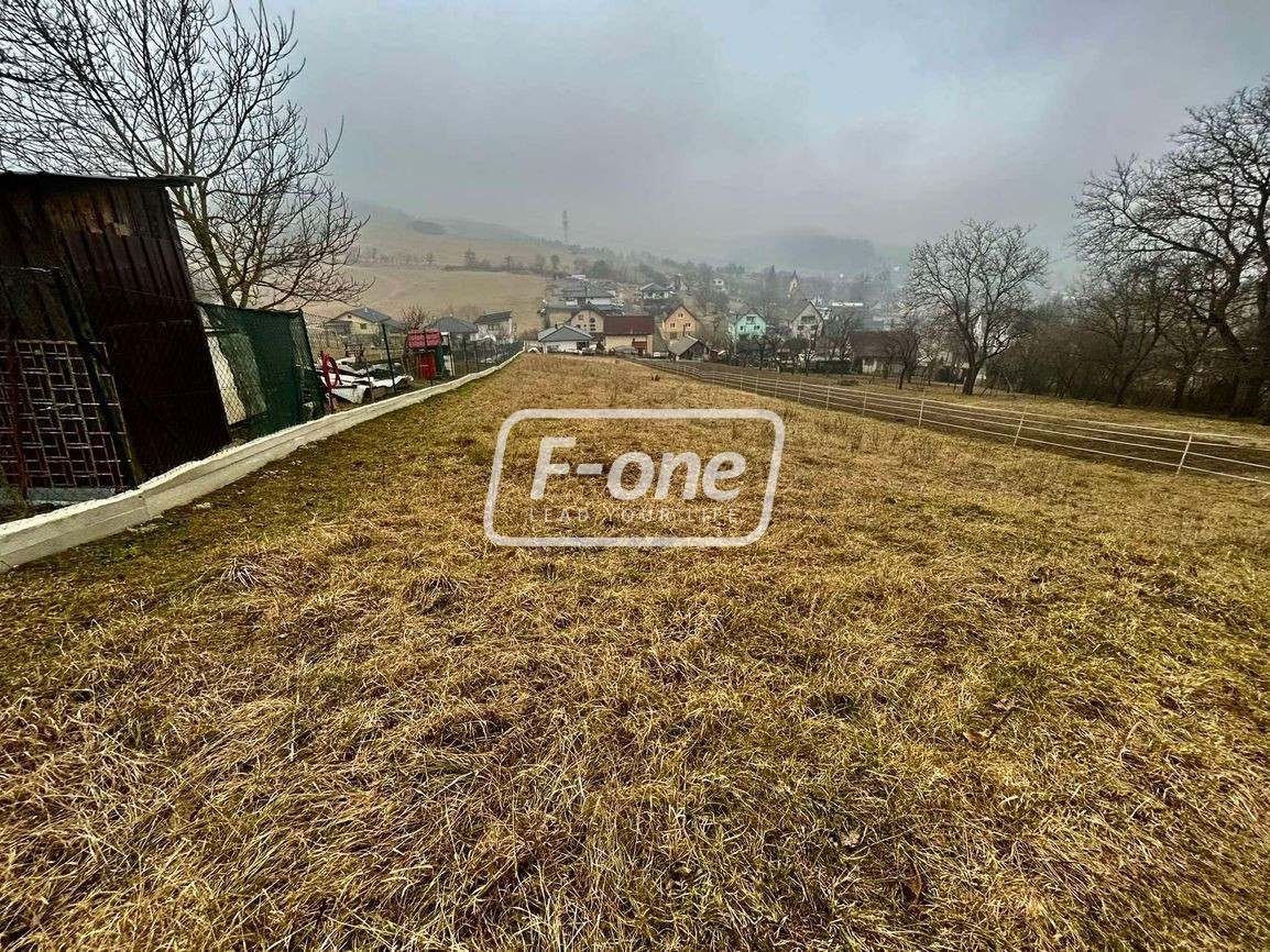 Krásny pozemok v obci Horný moštenec - 2