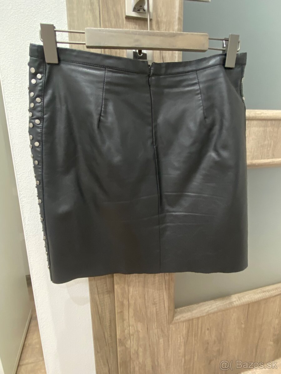 Čierna sukňa - 2
