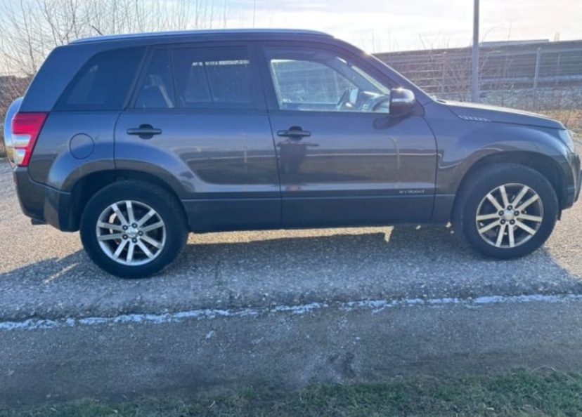 Suzuki Grand Vitara 2.4 benzin LPG 4x4 - 2