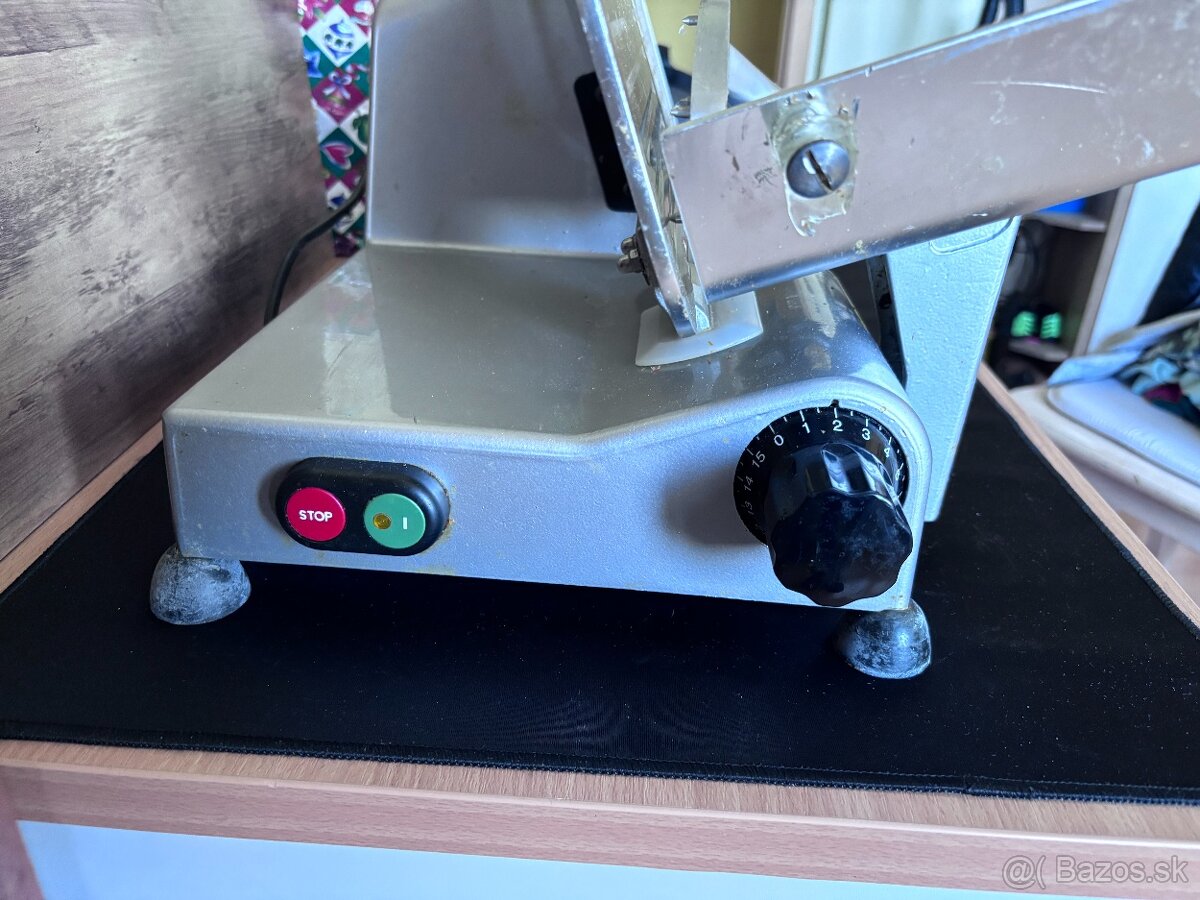 Starší profi nárezový stroj LUSSO - 2