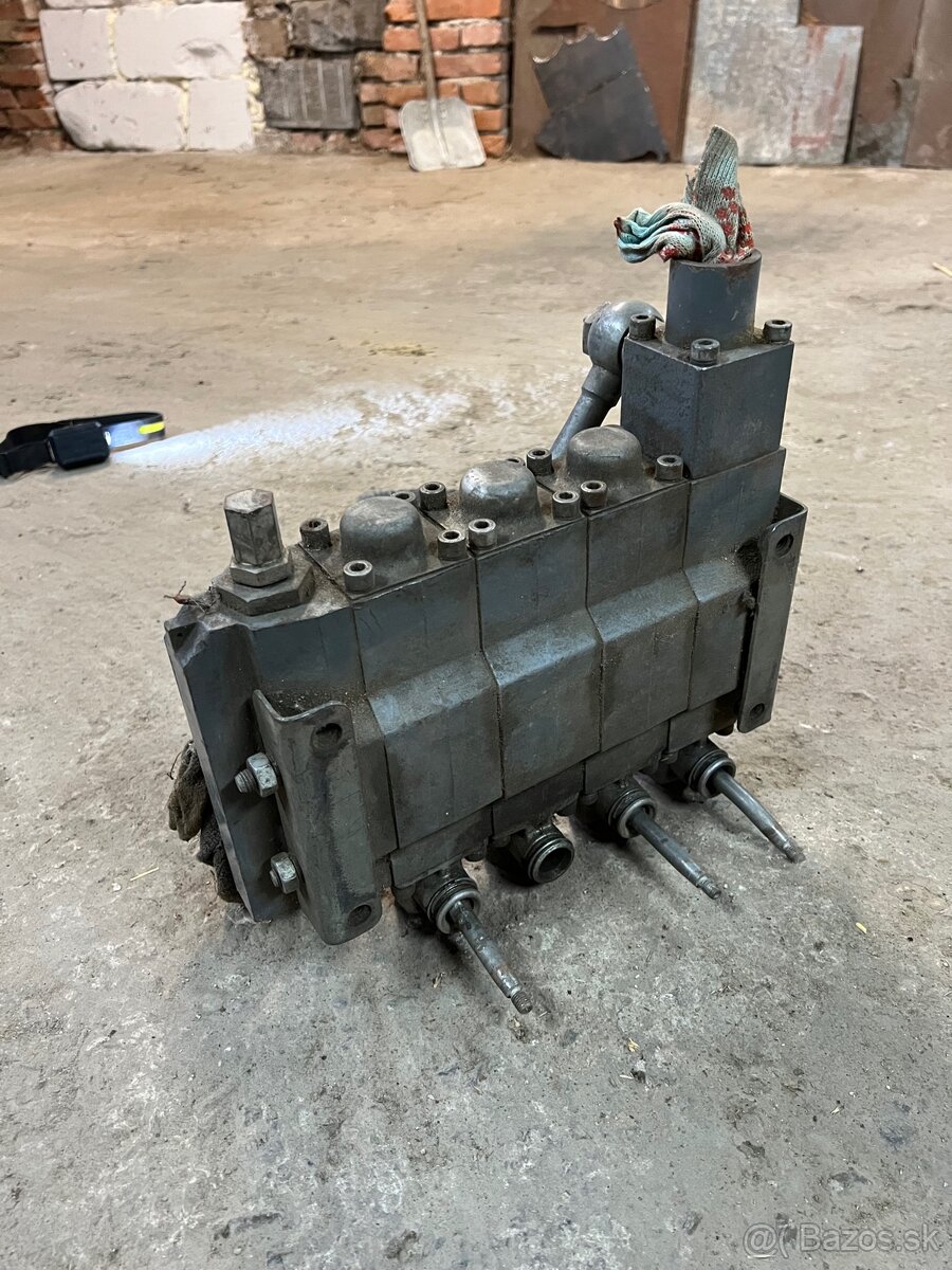 Hydraulický rozdeľovač - 2