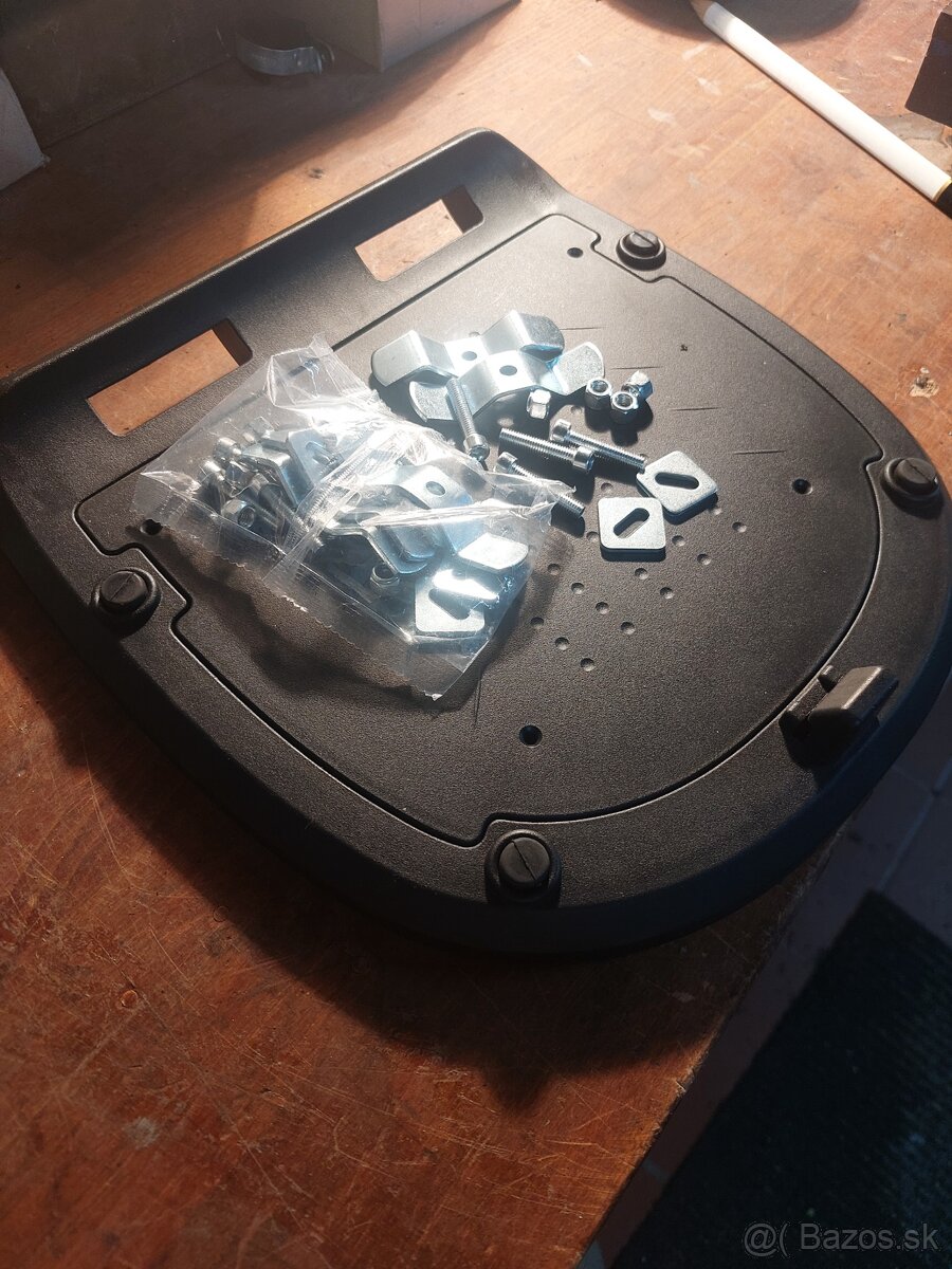 Platňa na zadný kufor - 2