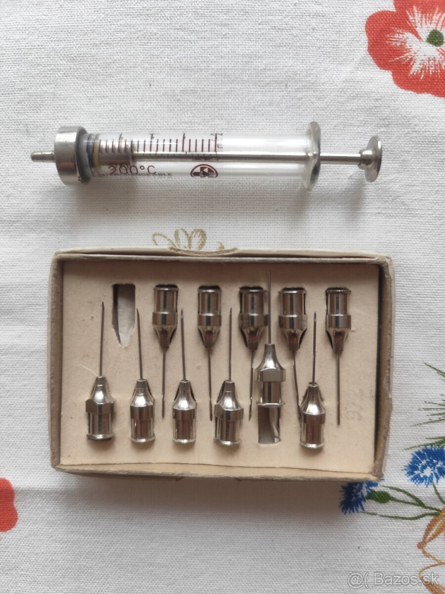 Retro kovové ihly so sklenenou striekačkou - 2