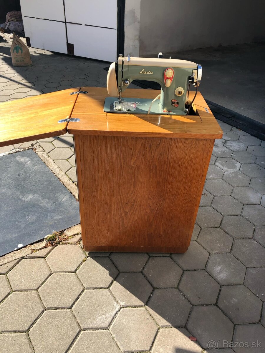 šijací stroj - 2