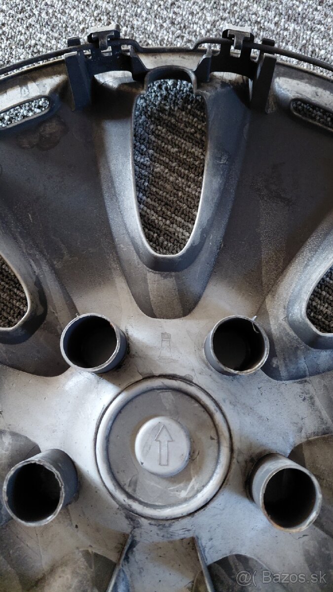 Predám puklice Ford R16 - 3ks - 2