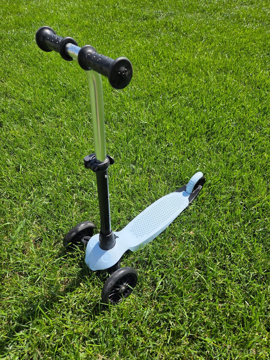 Detska Decathlon kolobezka a prilba - 2