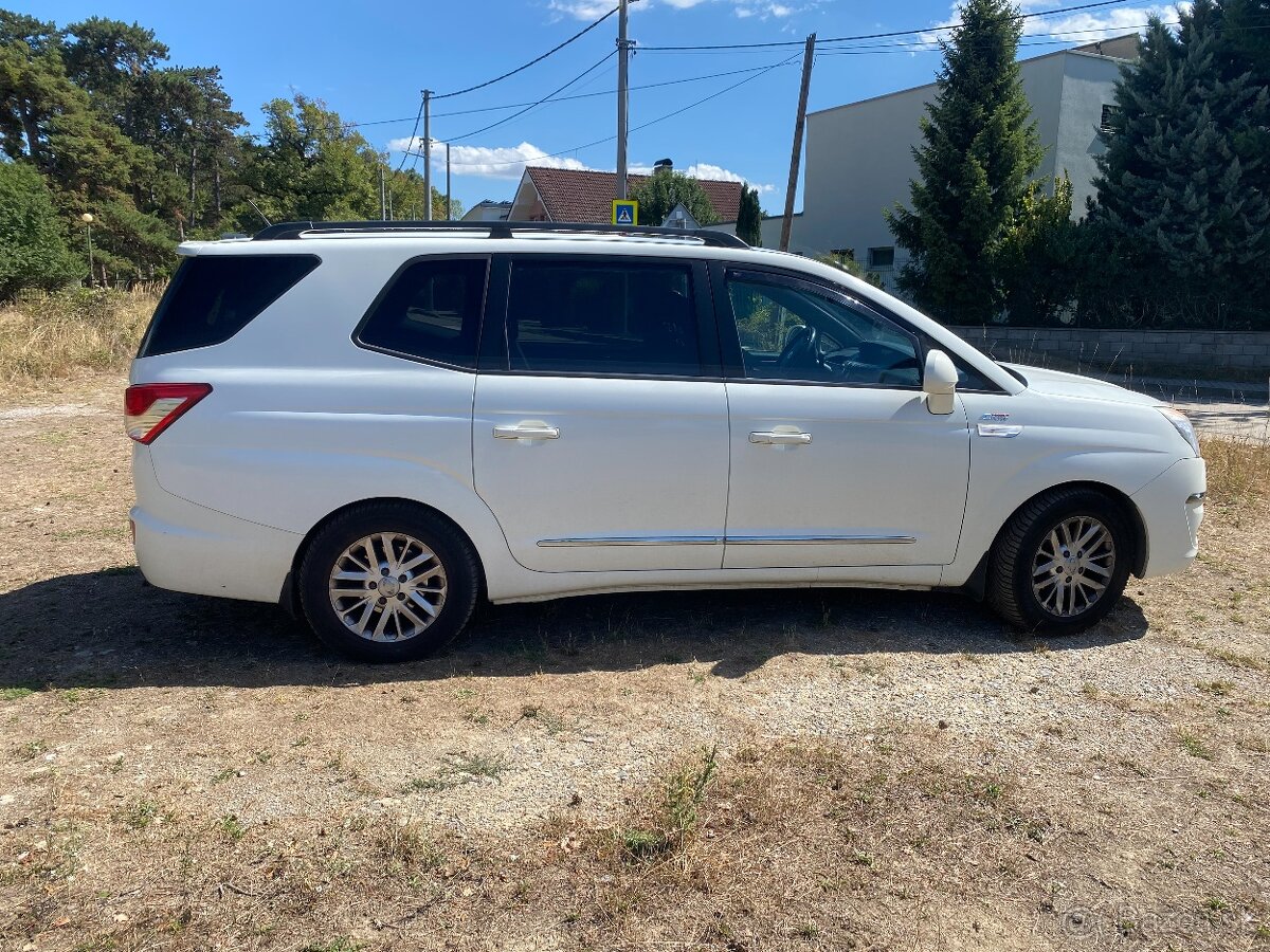 Ssangyong Rodius, 7-miestne, 4x4, automat - 2