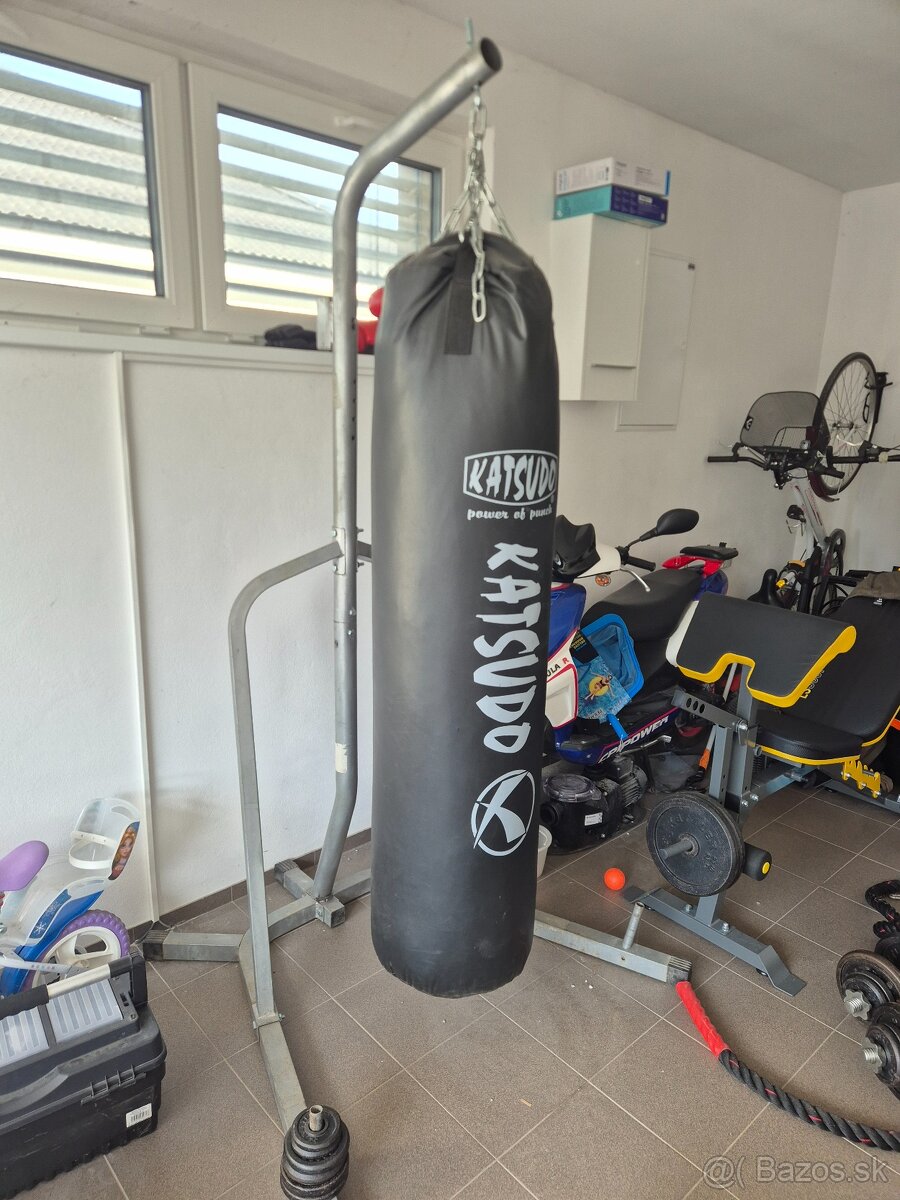 Boxovací mech so stojanom. - 2