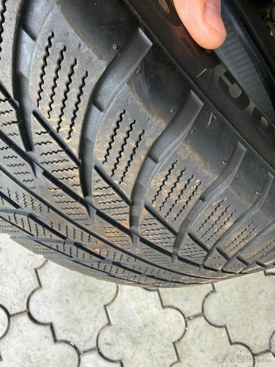 Bridgestone 205/60/R17 - 2