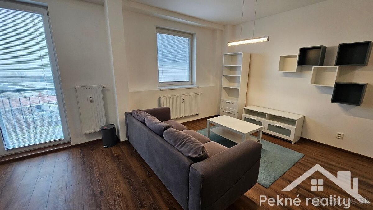 Prenájom zariadeného 1 izbového bytu s garážovým státím Zvol - 2