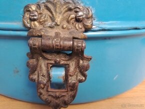 Starožitný modrý smaltovaný chlebník - 2