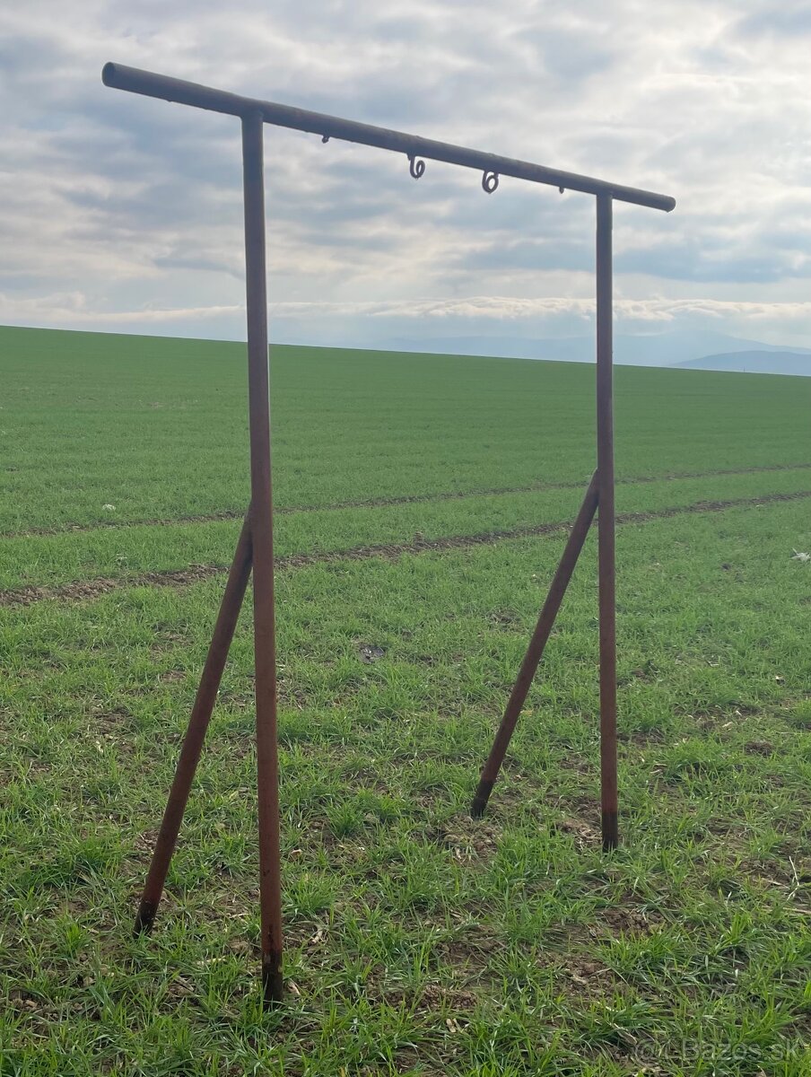 Prašák - stojan na koberce, hojdačku a rôzne domáce použitie - 2