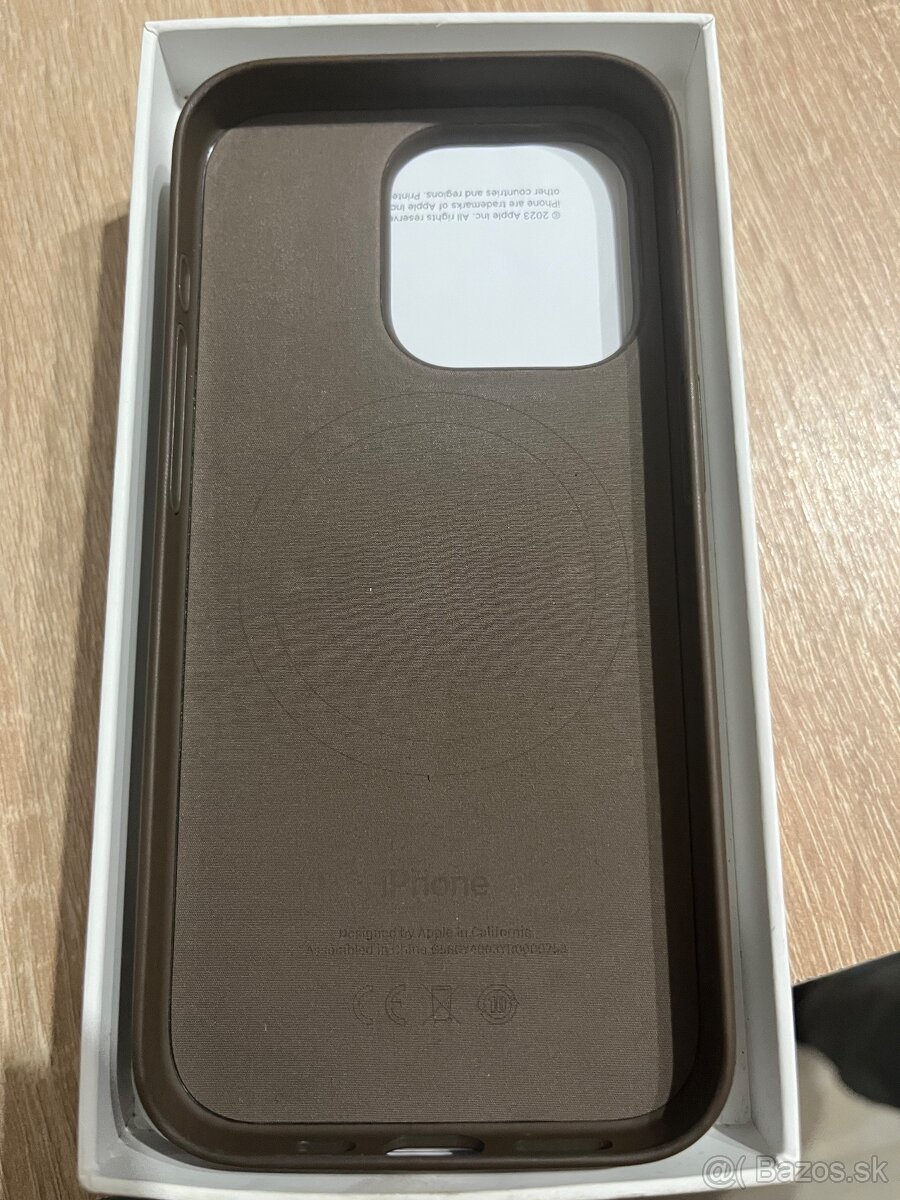 Predám FineWoven Apple magSafe 15pro - 2