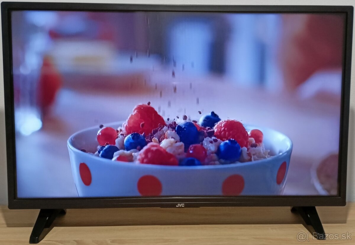 LED TV JVC uhlopriečka 82 cm - 2