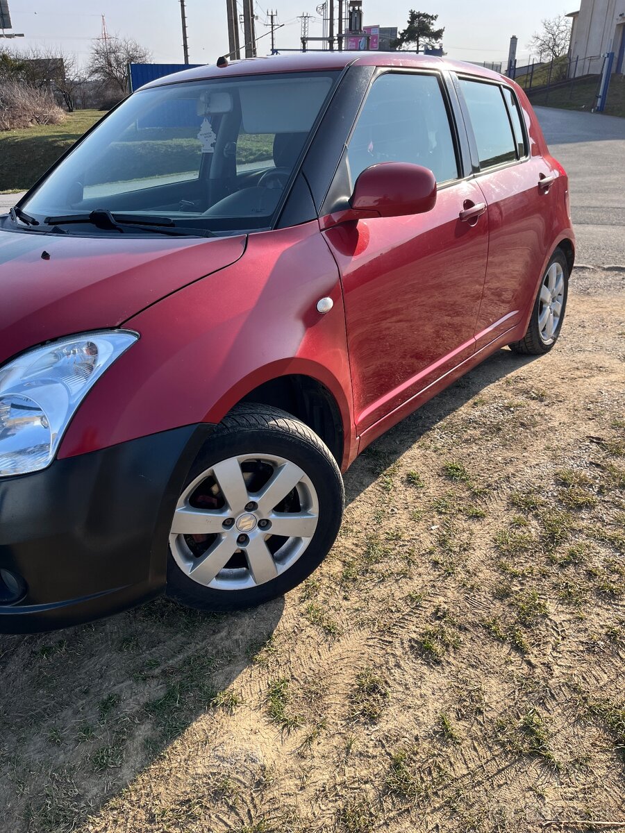 Predám Suzuki Swift 1.3 benzín r.v 2007 - 2