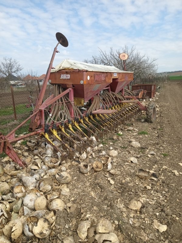 Sejačka Mistral 6000 a 7-radličný pluh - 2