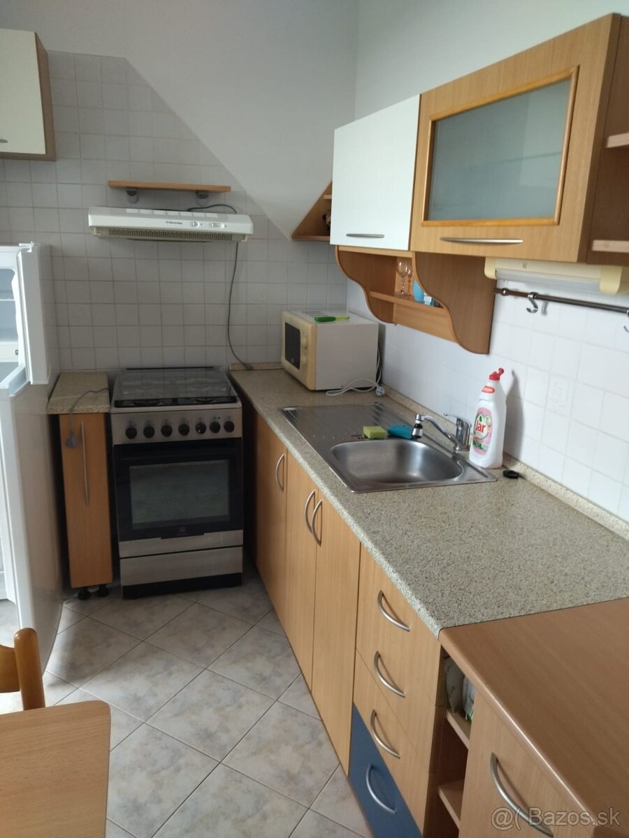 1 izb. byt PK obrancov mieru - slnečný s balkónom a pivnicou – foto 2