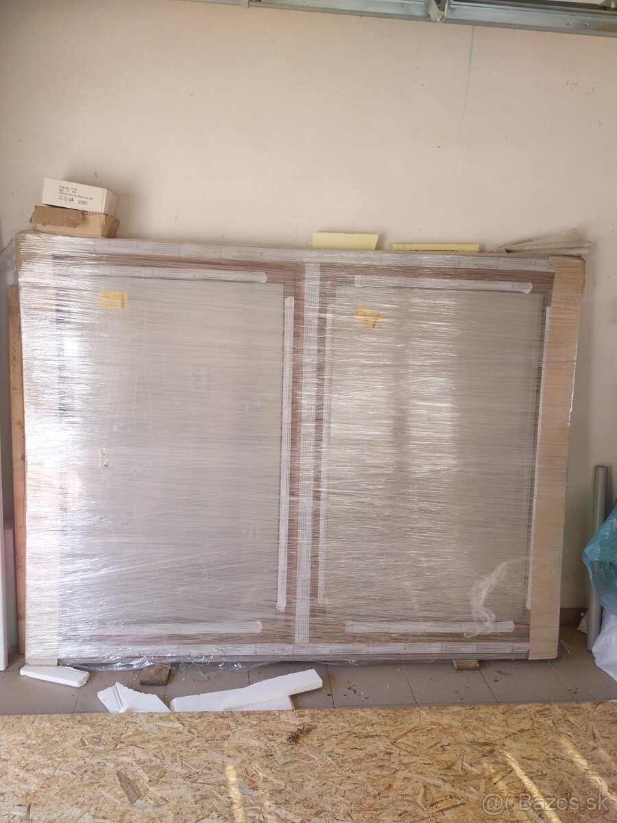 Predám plastové okno s parapetom a sieťkami - 2