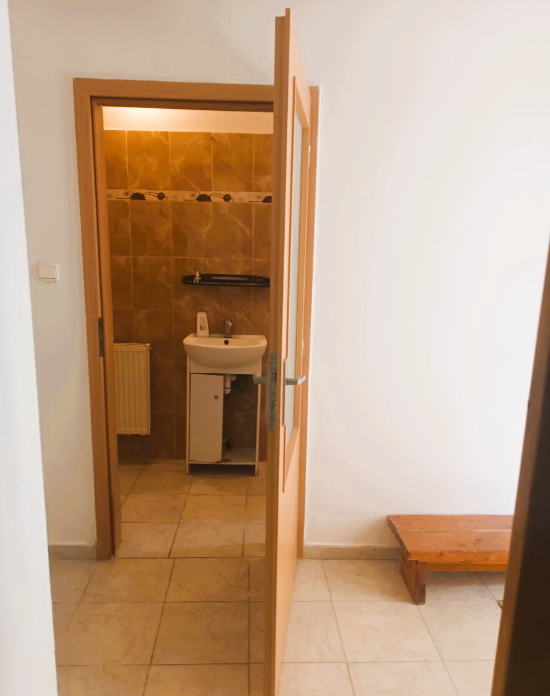 Na predaj 2. izbový rodinný dom v Pezinku. - 2