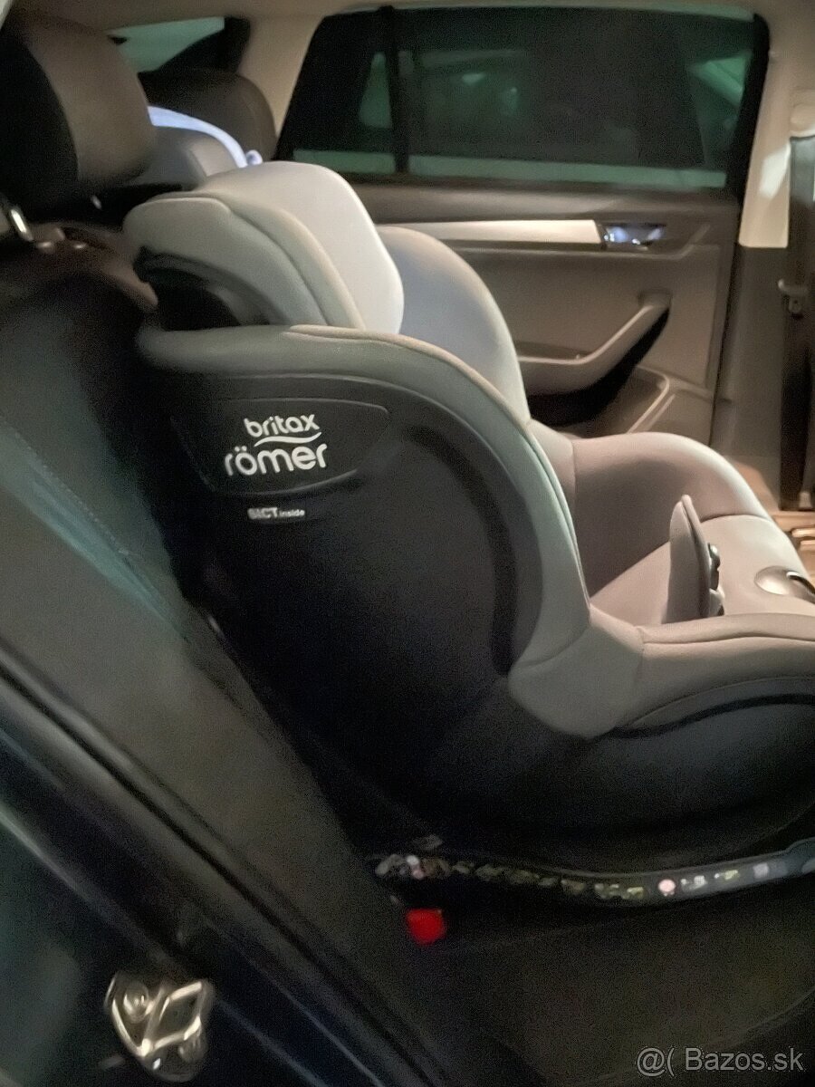 Britax Romer otočná autosedačka - 2