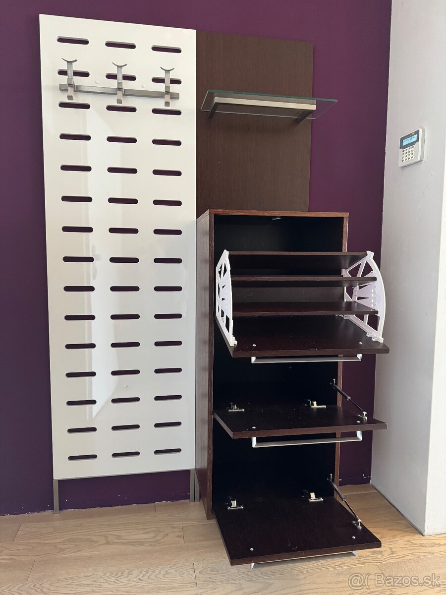 Vesiak so skrinkami - 2