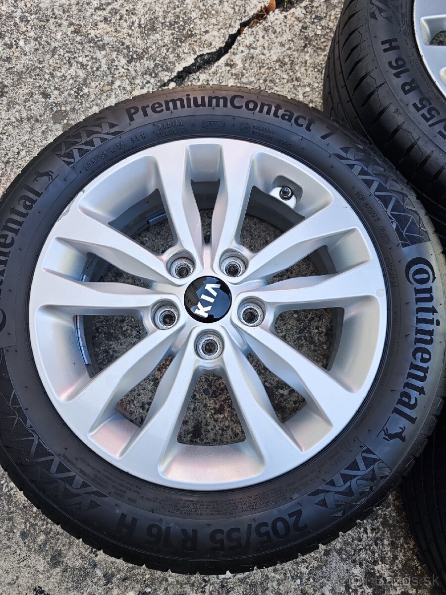 Elektróny Ceed obuté na pneu Continental 16" - 2