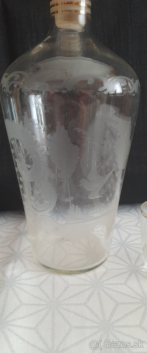 Starožitná karafa s pohárikmi - 2