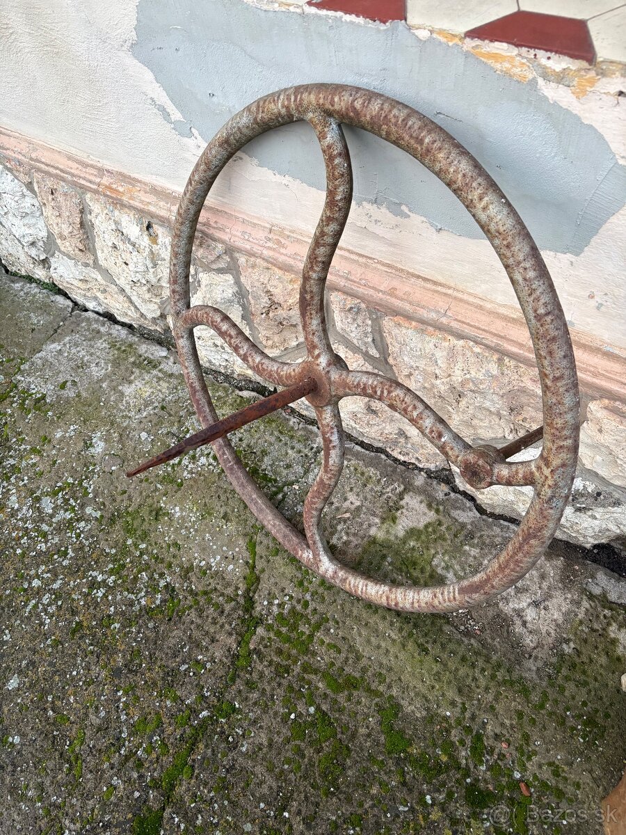 Predám staré liatinové koleso na studňu - 2
