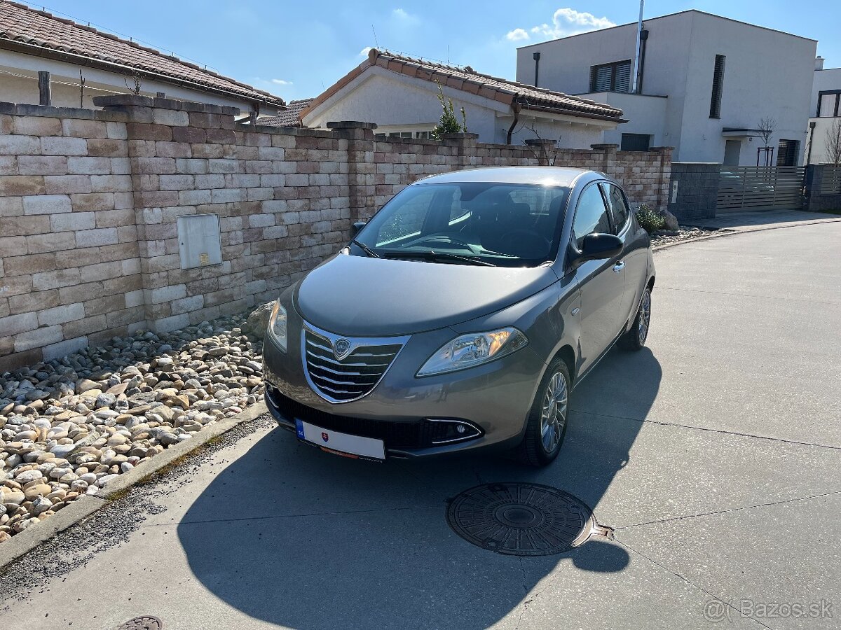 Lancia Ypsilon Gold 1.2i - 2