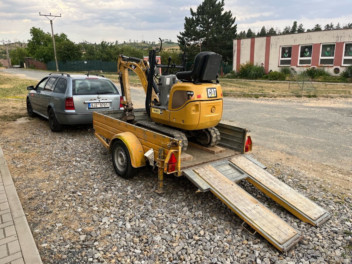 Minibagr CAT 300-9D - 2
