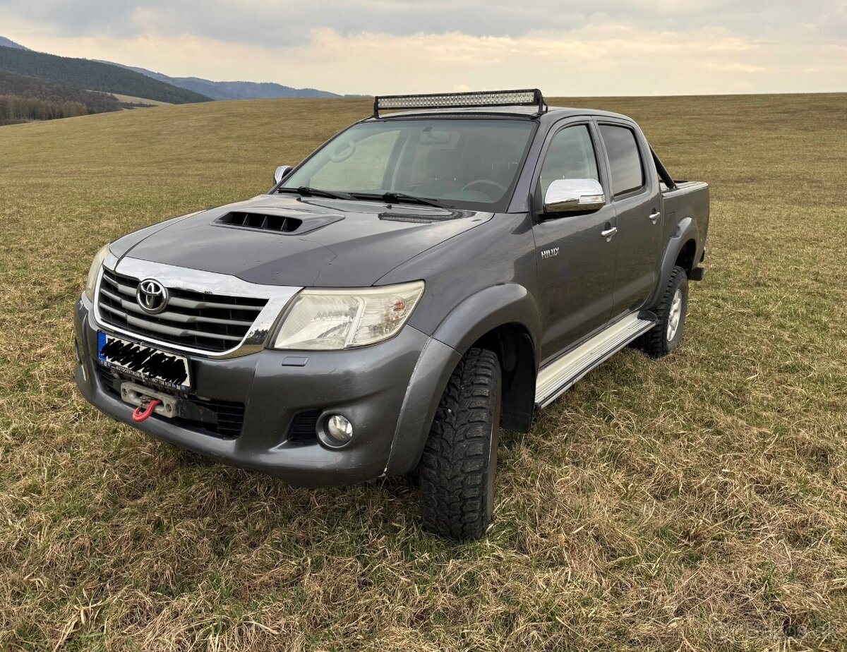 TOYOTA HILUX - 2