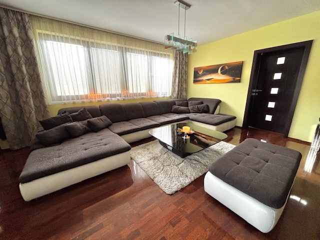 VEĽKÁ SEDACIA SÚPRAVA S TABURETKOU - 2