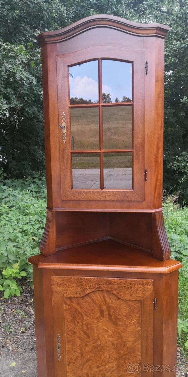 Rohová vitrína - 2