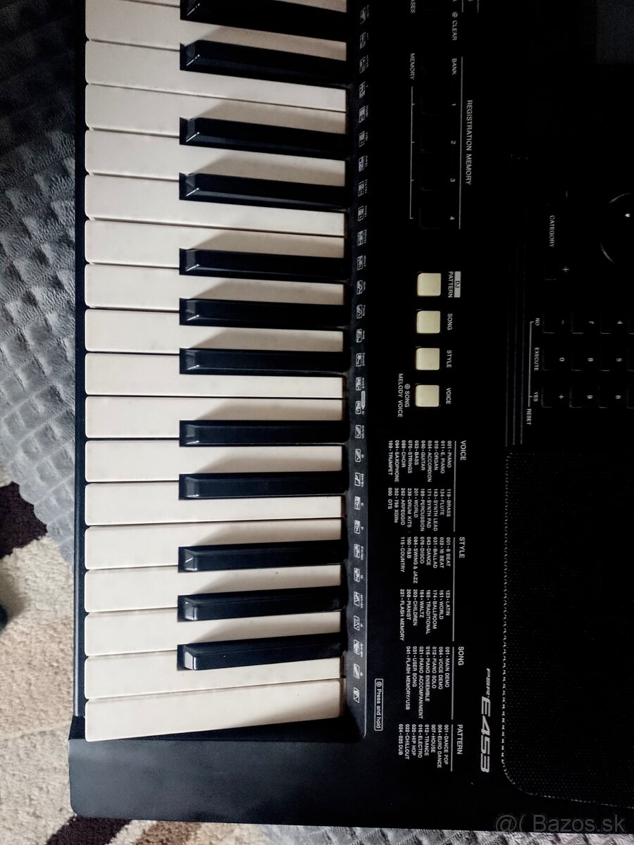 Yamaha PSR E453 - 2